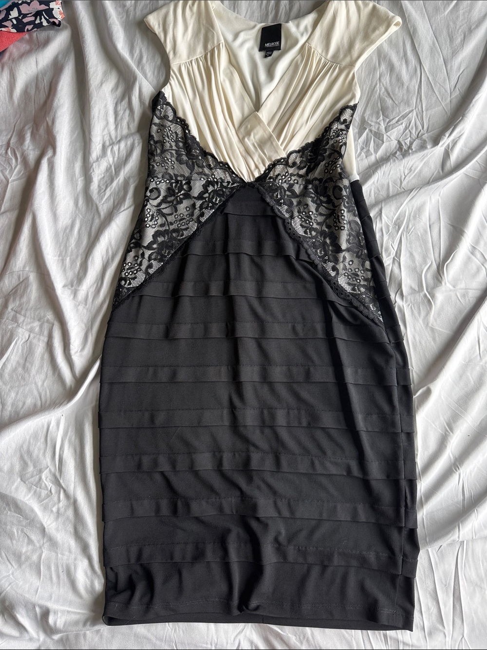 NIC+ZOE Cream and Black Lace-Trim Sheath Dress